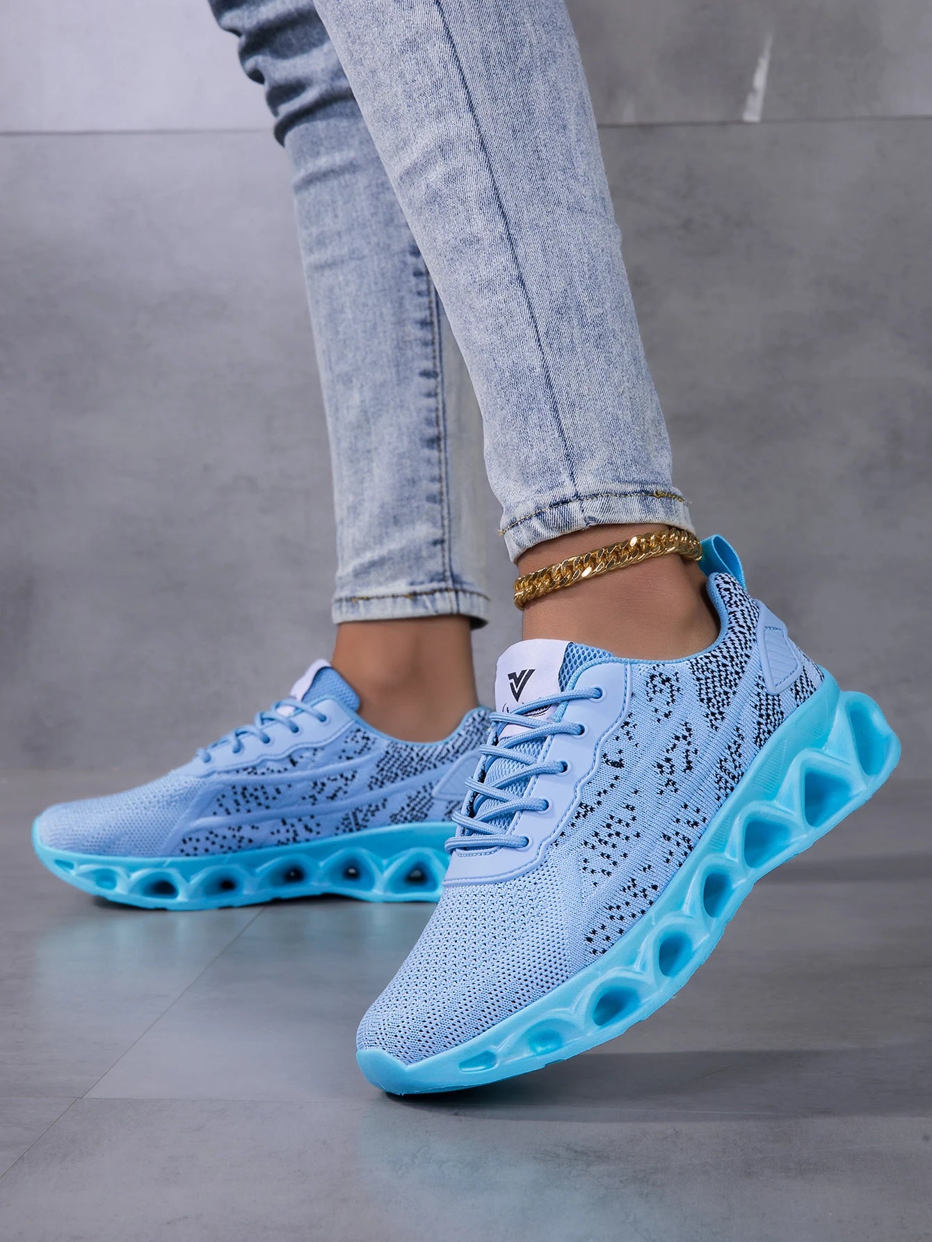 Women's Breathable Cushion Shock Absorbing Athletic Shoes
