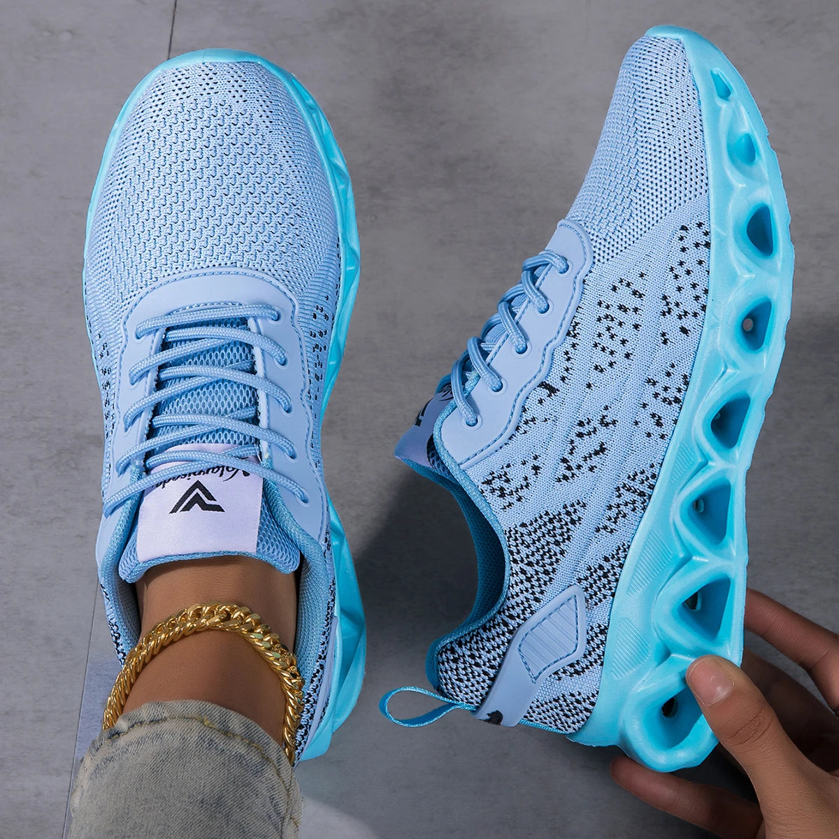 Women's Breathable Cushion Shock Absorbing Athletic Shoes