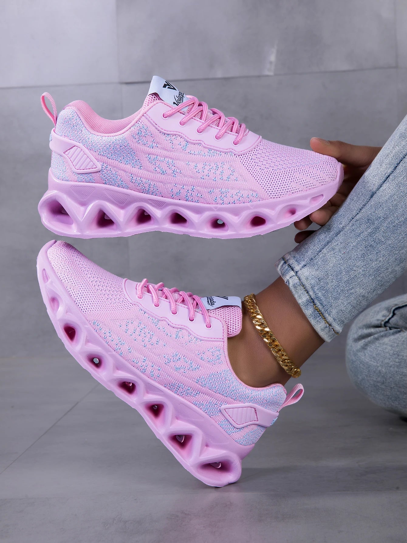 Women's Breathable Cushion Shock Absorbing Athletic Shoes