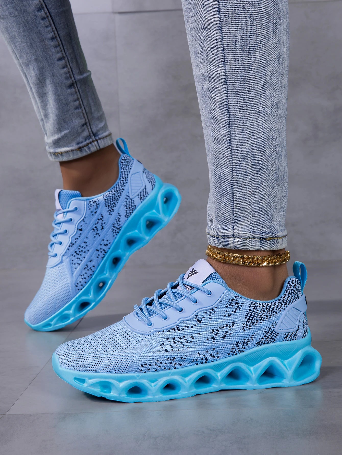 Women's Breathable Cushion Shock Absorbing Athletic Shoes